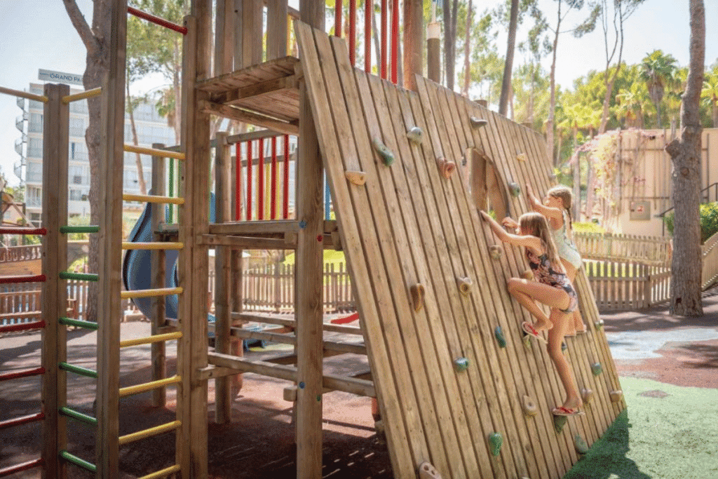 How Outdoor Play Supports Early Childhood Development 3 How Outdoor Play Supports Early Childhood Development
